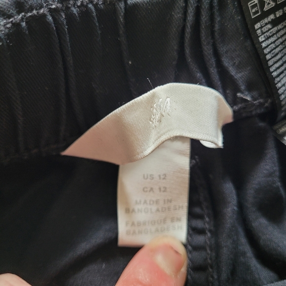 H&M Black Paperbag Cuffed Thigh High Waisted Shorts Size Women's 12 - Picture 8 of 9